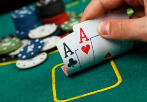 Game bài Holdem Poker chơi như thế nào
